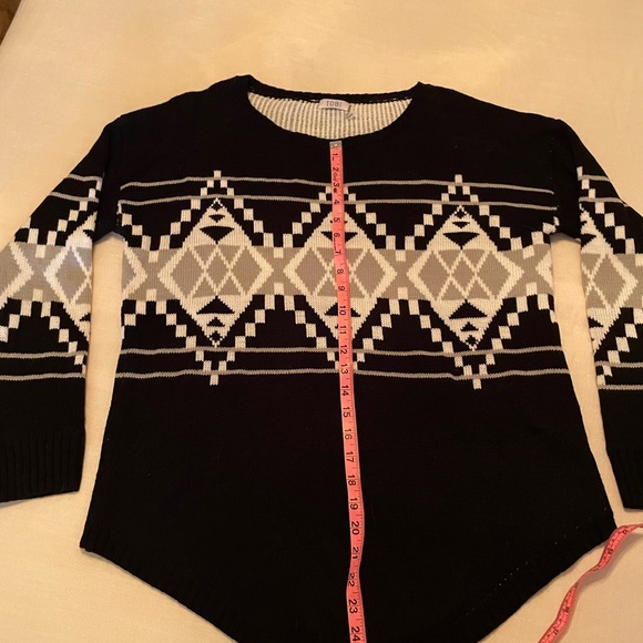 Aztec sweater. Relaxed fit - Picture 2 of 2